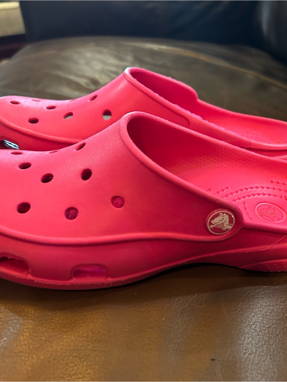 CROCS rare women 8 freesail hot pink clogs